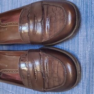 NATURALIZER Faux Croc Heeled Loafer